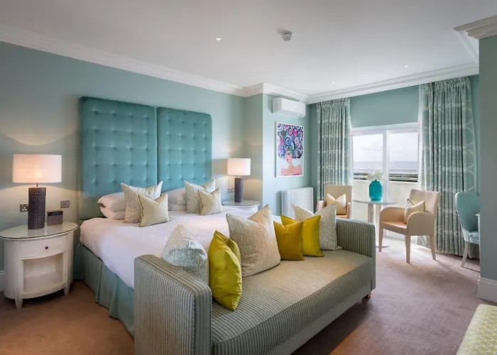 Roslin Beach Hotel