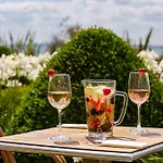 Roslin Beach Hotel 