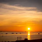 Roslin Beach Hotel 